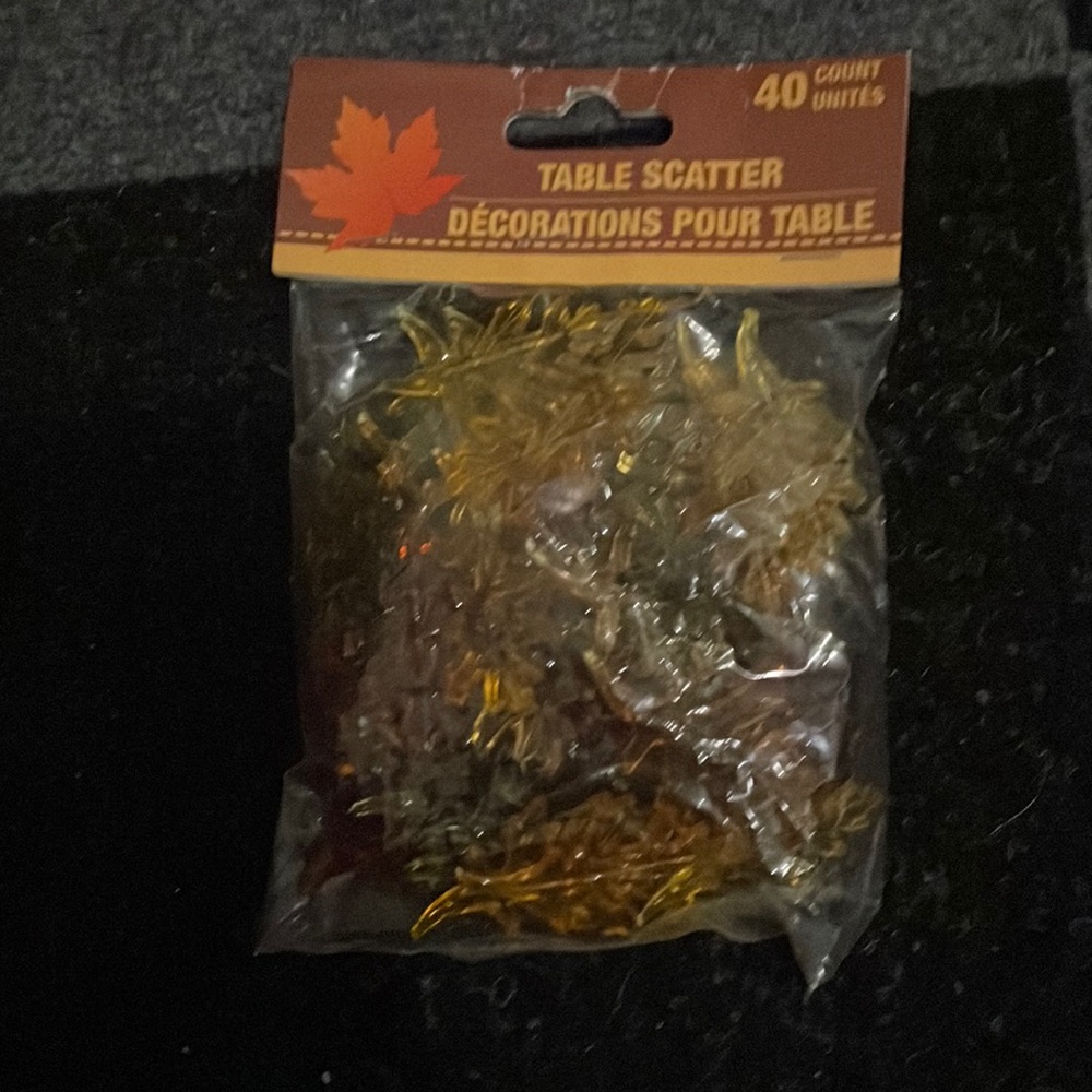 40 Piece Plastic Fall Leaves Table Scatter